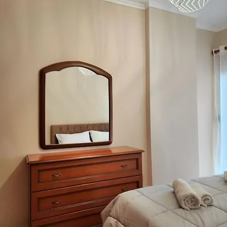 One Bd Flat Near Center With 24h Self Check In טיראנה