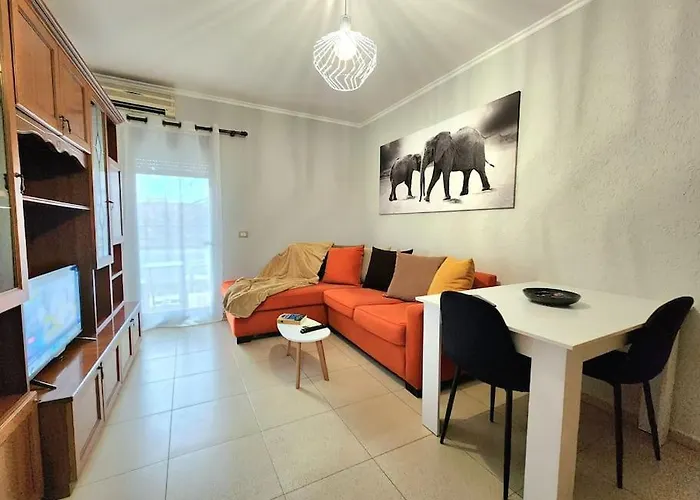 One Bd Flat Near Center With 24h Self Check In Διαμέρισμα Τίρανα