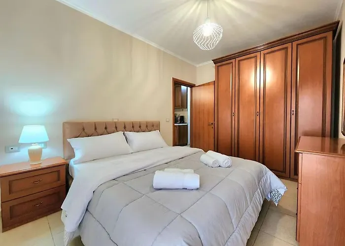 One Bd Flat Near Center With 24h Self Check In